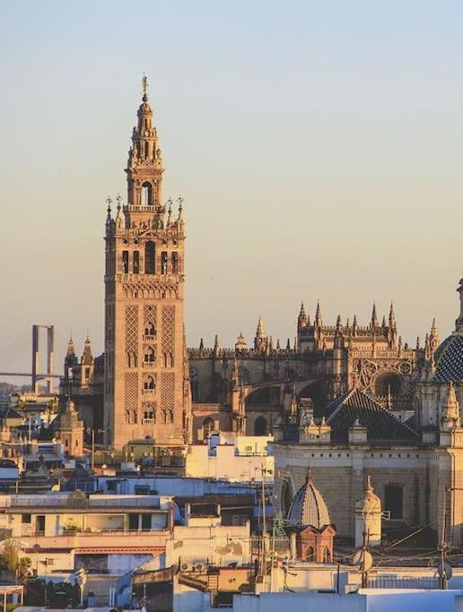 Piso Con Patio Privado Y Parking Nervion Sevilla Zewnętrze zdjęcie