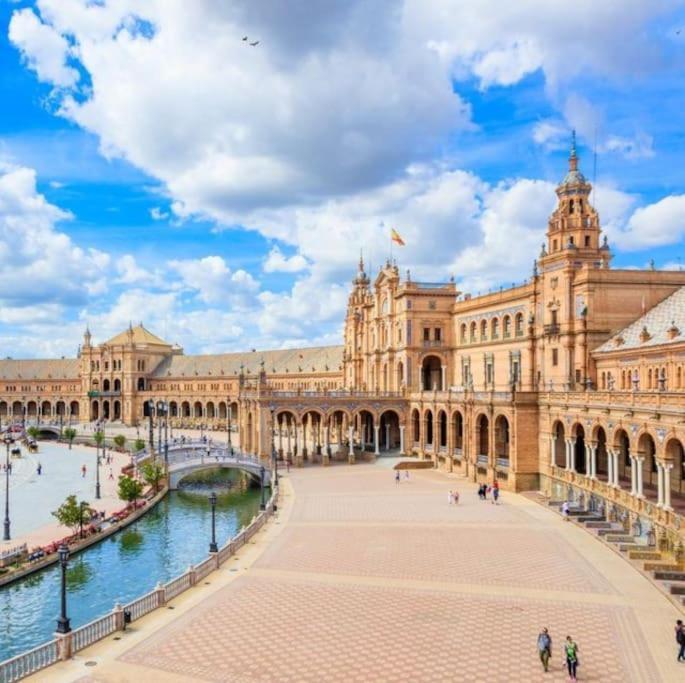 Piso Con Patio Privado Y Parking Nervion Sevilla Zewnętrze zdjęcie