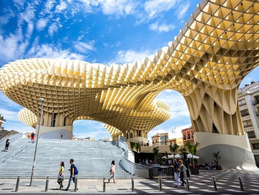 Piso Con Patio Privado Y Parking Nervion Sevilla Zewnętrze zdjęcie