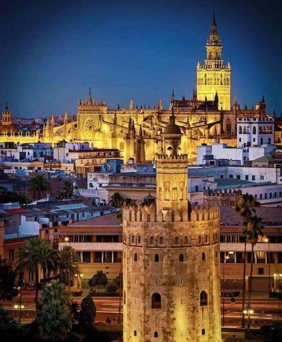 Piso Con Patio Privado Y Parking Nervion Sevilla Zewnętrze zdjęcie