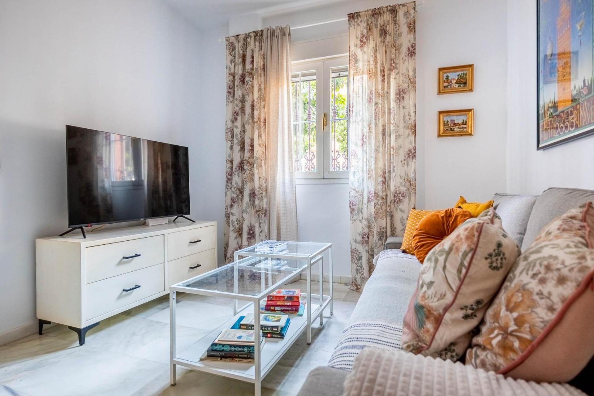 Piso Con Patio Privado Y Parking Nervion Sevilla Zewnętrze zdjęcie