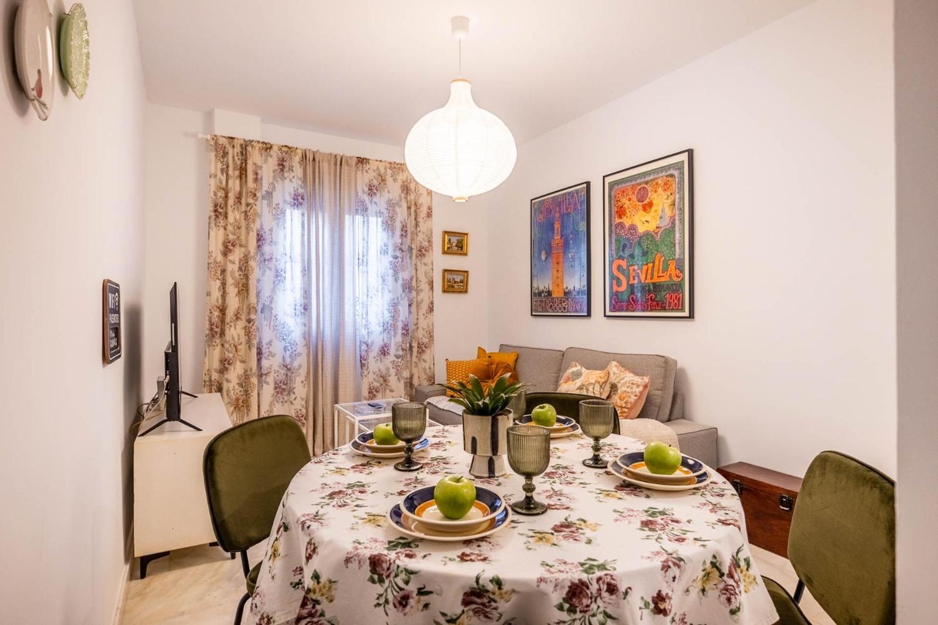 Piso Con Patio Privado Y Parking Nervion Sevilla Zewnętrze zdjęcie