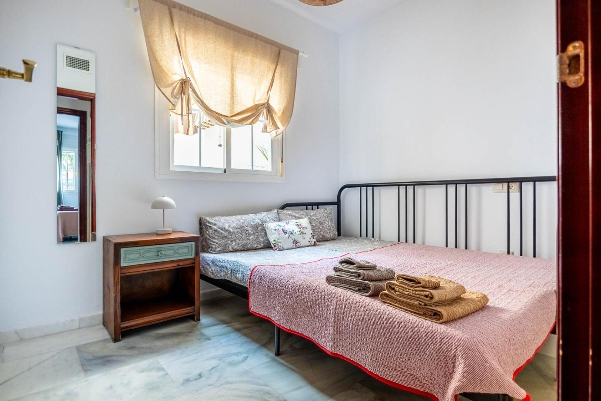 Piso Con Patio Privado Y Parking Nervion Sevilla Zewnętrze zdjęcie