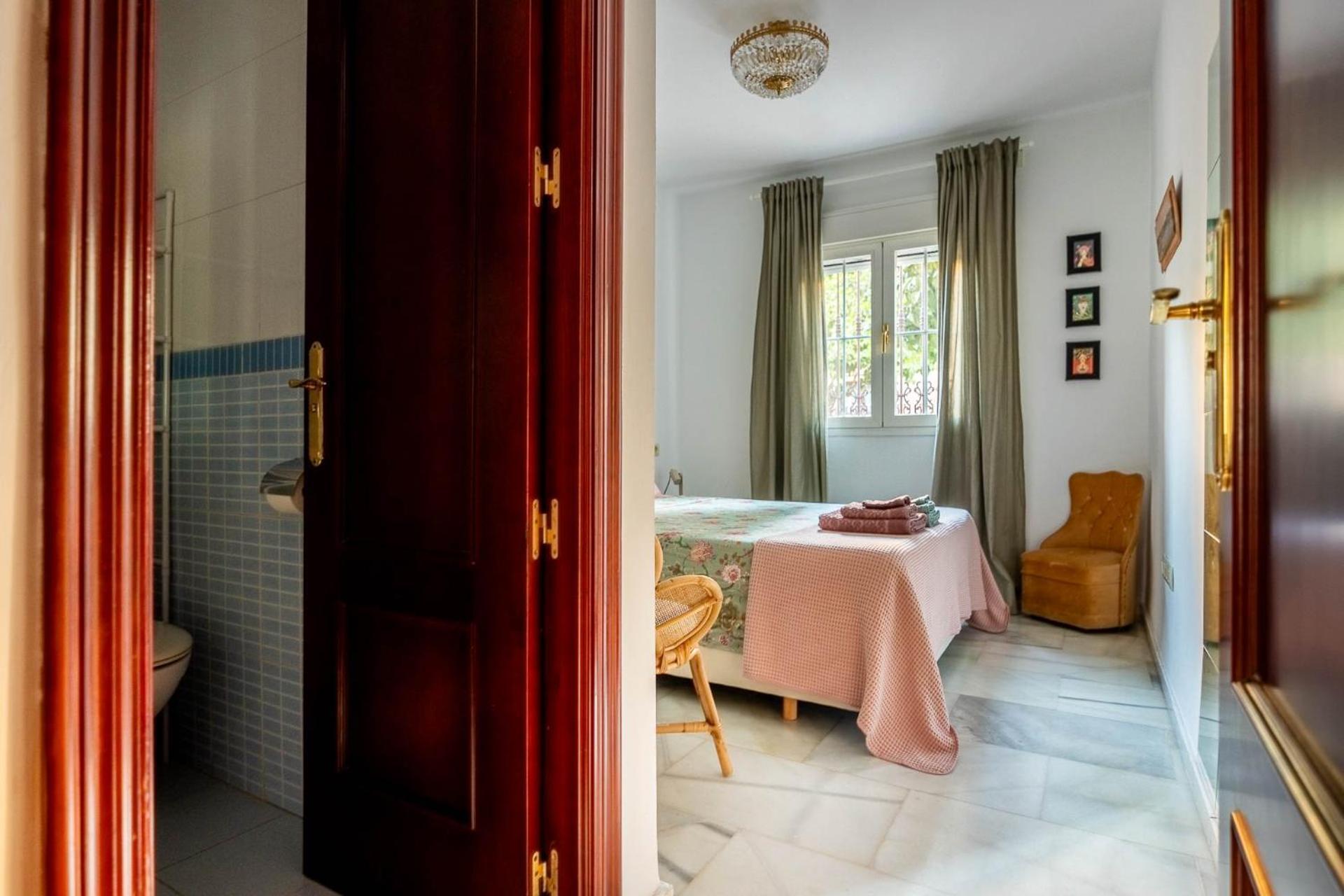 Piso Con Patio Privado Y Parking Nervion Sevilla Zewnętrze zdjęcie