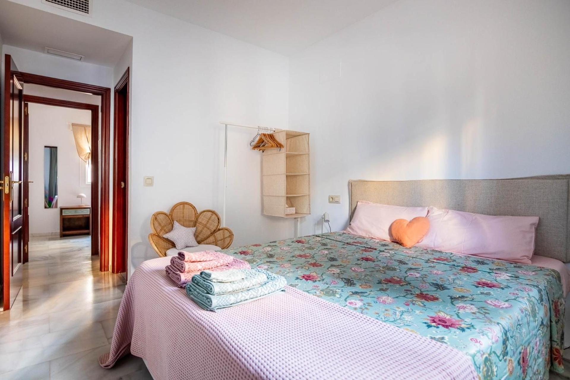 Piso Con Patio Privado Y Parking Nervion Sevilla Zewnętrze zdjęcie