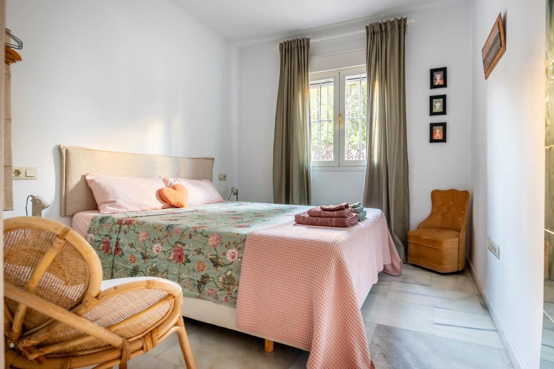 Piso Con Patio Privado Y Parking Nervion Sevilla Zewnętrze zdjęcie